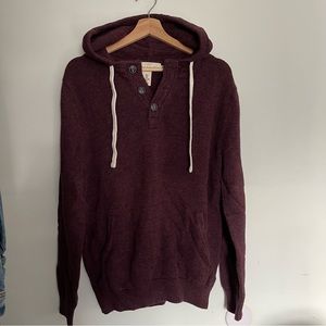 Men’s maroon hooded sweater medium
